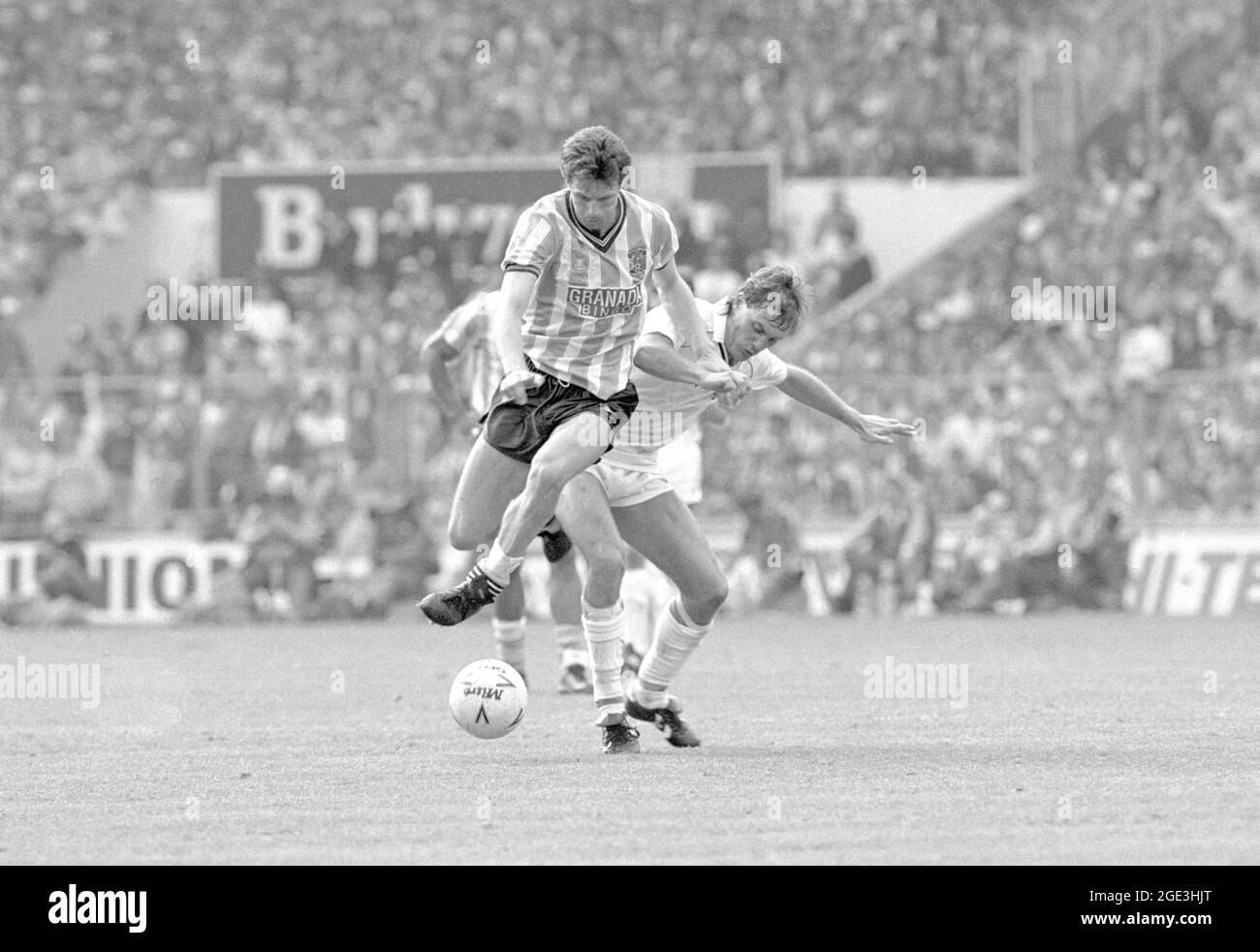 Keith Houchen batte oltre Glen Hoddle, THFC contro Coventry City. Finale Coppa fa 1987 maggio Foto Stock