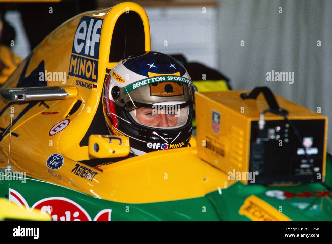 Michael Schumacher nell'abitacolo del Benetton B193 durante il Gran Premio di Formula 1 al circuito di Hockenheimring il 25 luglio 1993. Foto Stock
