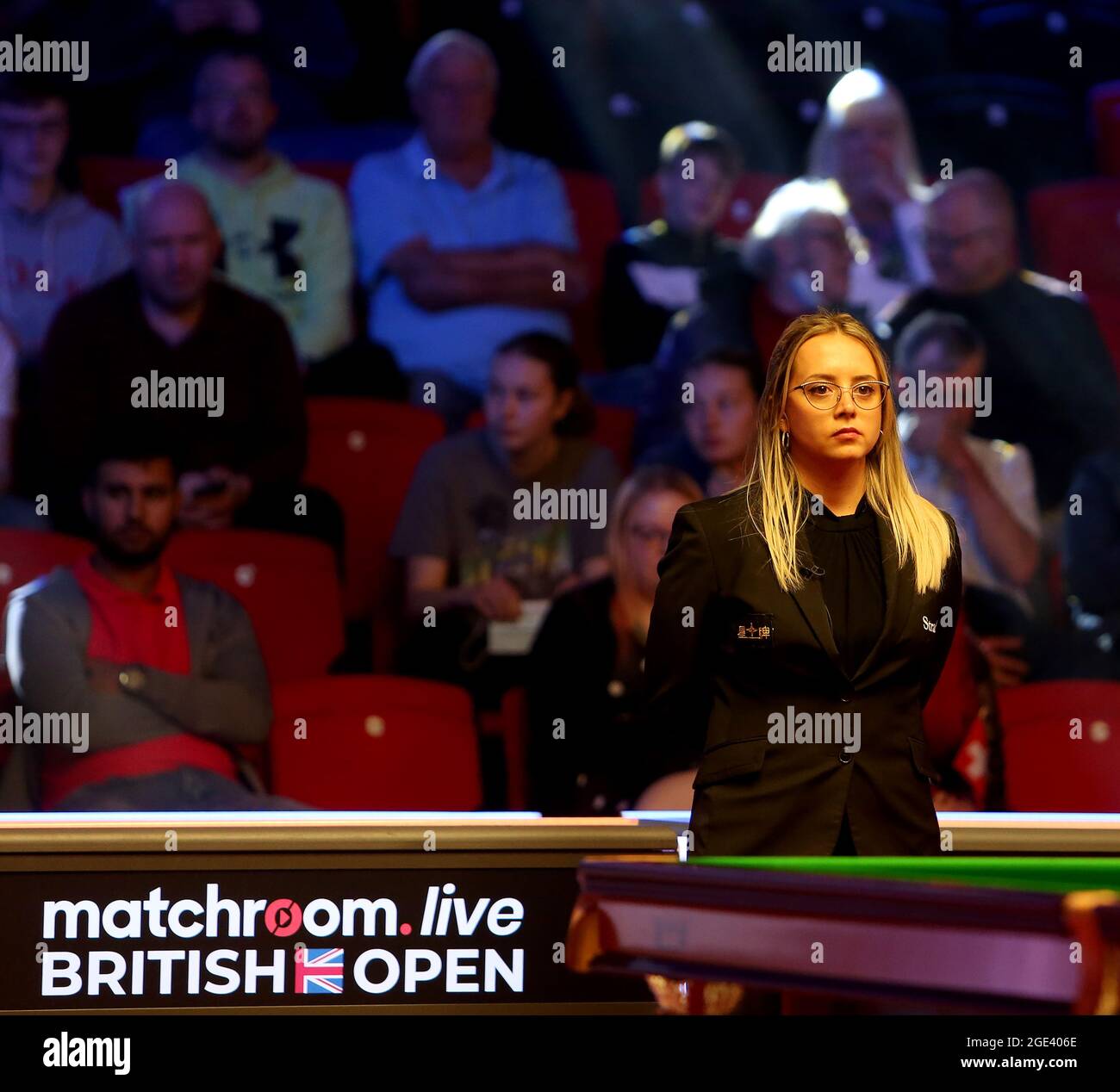 Leicester, Regno Unito. 16 agosto 2021; Morningside Arena, Leicester, Inghilterra; British Open Snooker Championship; Referee Desislava Bozhilova in azione Credit: Action Plus Sports Images/Alamy Live News Foto Stock
