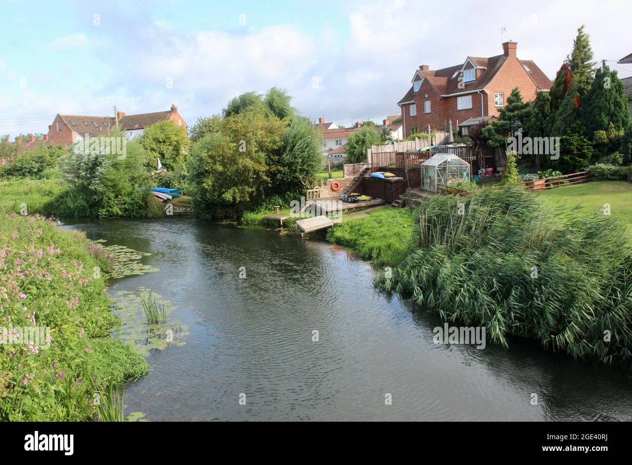 il tono del fiume scorre attraverso il creech st michael taunton somerset inghilterra uk Foto Stock