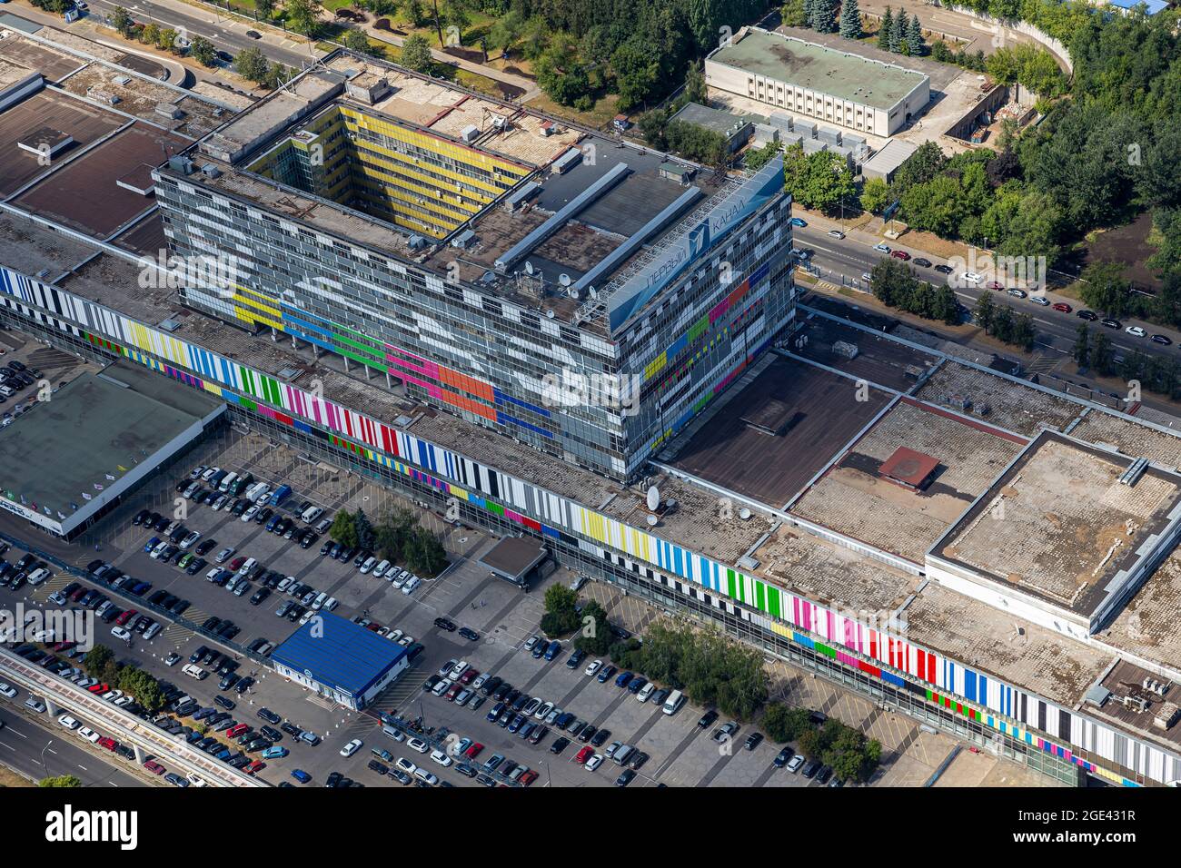 Spettacolare vista aerea (340 m) di Mosca, Russia. Vista dalla torre della televisione di Ostankino Foto Stock