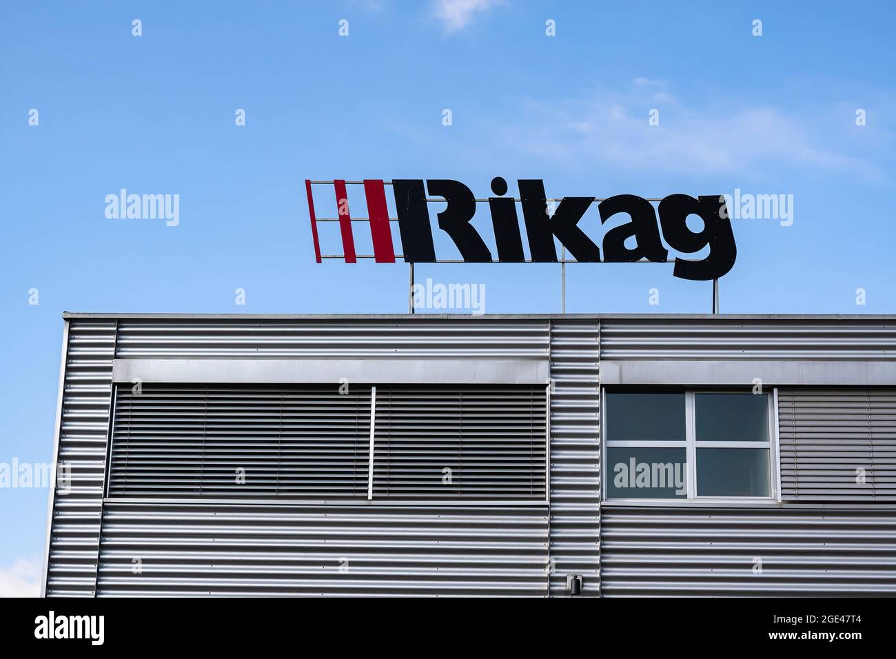 UNTERENGSTRINGEN, SVIZZERA - 27 APRILE 2020: Rikag è un negozio di pneumatici indipendente dal marchio. Foto Stock