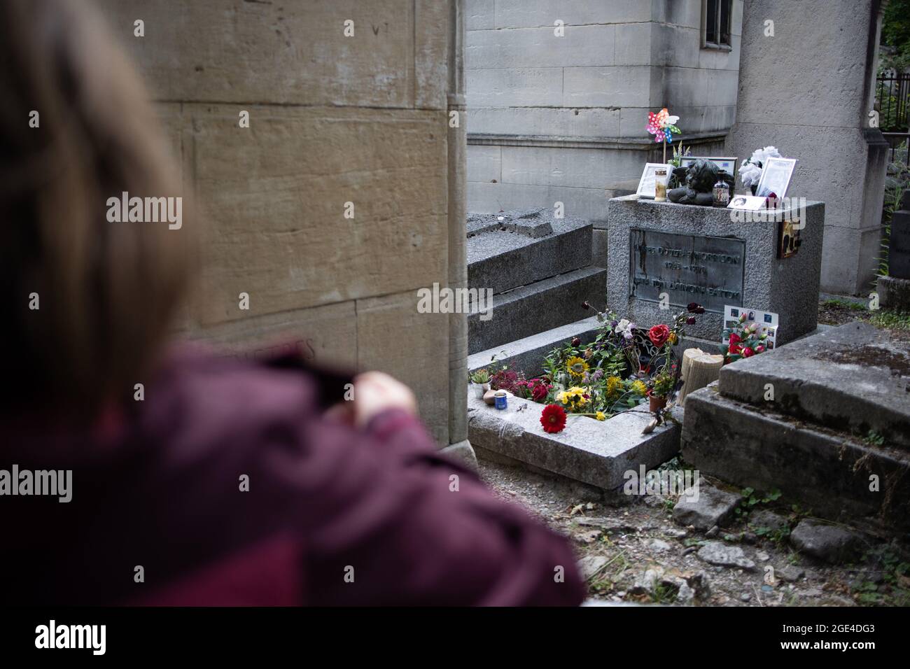 Tomba del frontman delle porte Jim Morrison al cimitero di Pere Lachaise a Parigi, il 16 agosto 2021. Foto di Raphael Lafargue/ABACAPRESS.COM Foto Stock
