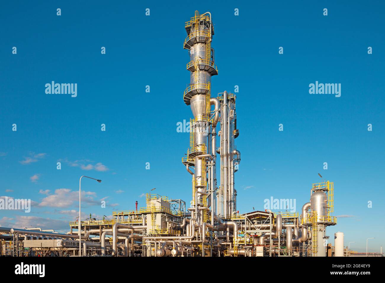 Vista di un impianto di raffineria a gas. Foto Stock