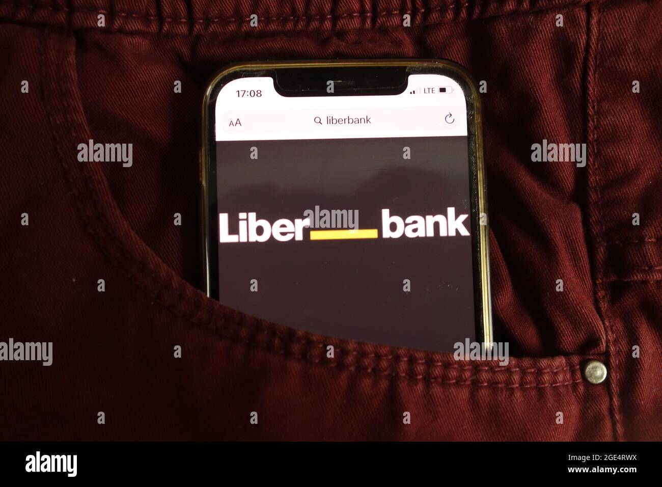 KONSKIE, POLONIA - 04 agosto 2021: Logo della società di servizi finanziari Liberbank visualizzato sul telefono cellulare Foto Stock