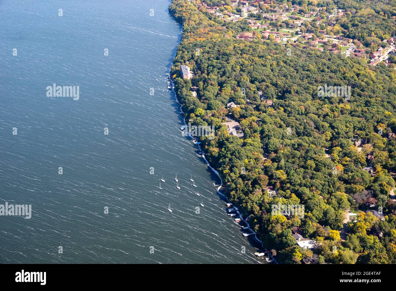 Immagine di un volo sul lago Mendota e Shorewood Hills, Wisconsin. Foto Stock