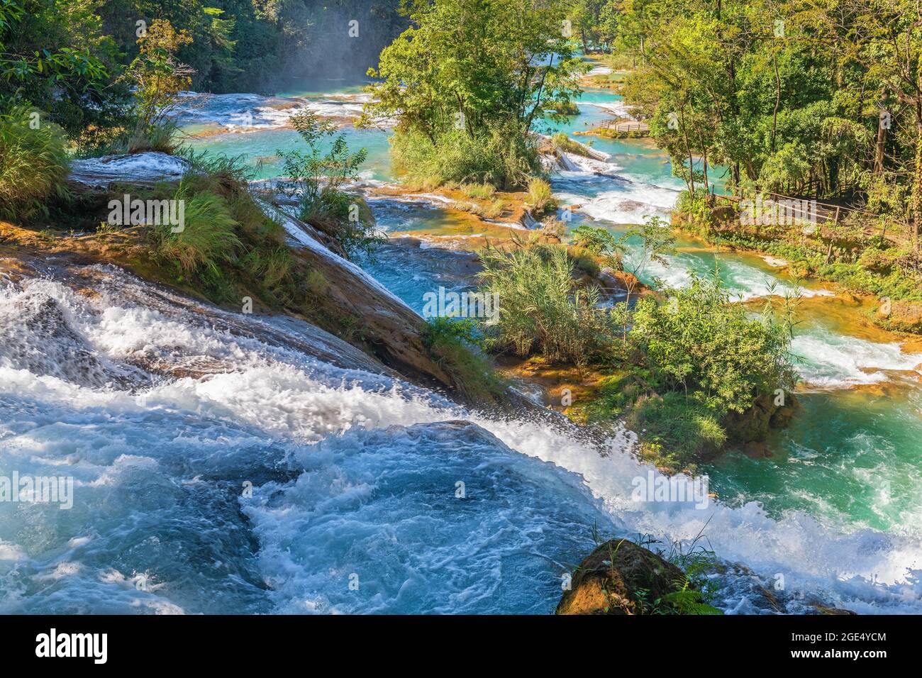 Cascate di Agua Azul e cascate vicino a Palenque, Chiapas, Messico. Foto Stock