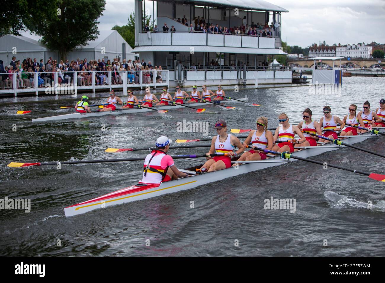 Henley-upon-Thames, Oxfordshire, Regno Unito. Henley Royal Regatta, Covid ha adattato le gare con le manche tradizionali che hanno portato alla grande finale domenicale di agosto Foto Stock