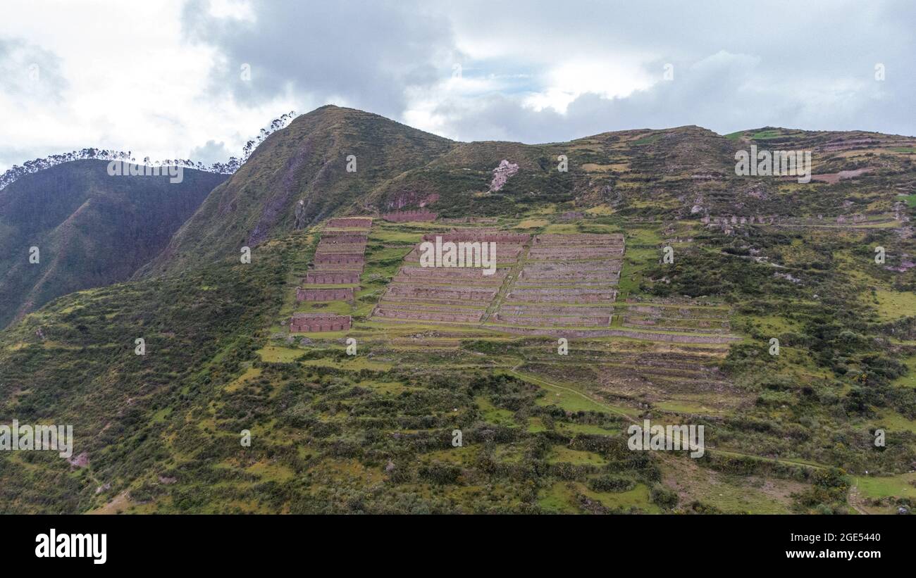 Veduta aerea del sito archeologico di Racchi - Machuqolqa nella Valle Sacra di Cusco. Perù Foto Stock