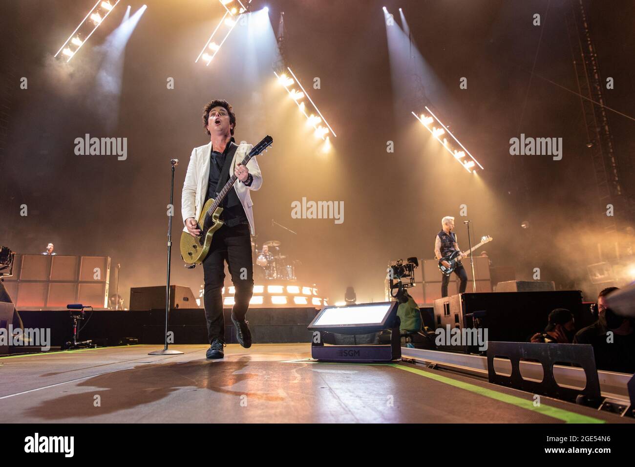 Chicago, Stati Uniti. 15 agosto 2021. Billie Joe Armstrong, tre Cool e Mike Dirnt of Green Day durante il tour Hella Mega a Wrigley Field il 15 agosto 2021, a Chicago, Illinois (Foto di Daniel DeSlover/Sipa USA) Credit: Sipa USA/Alamy Live News Foto Stock