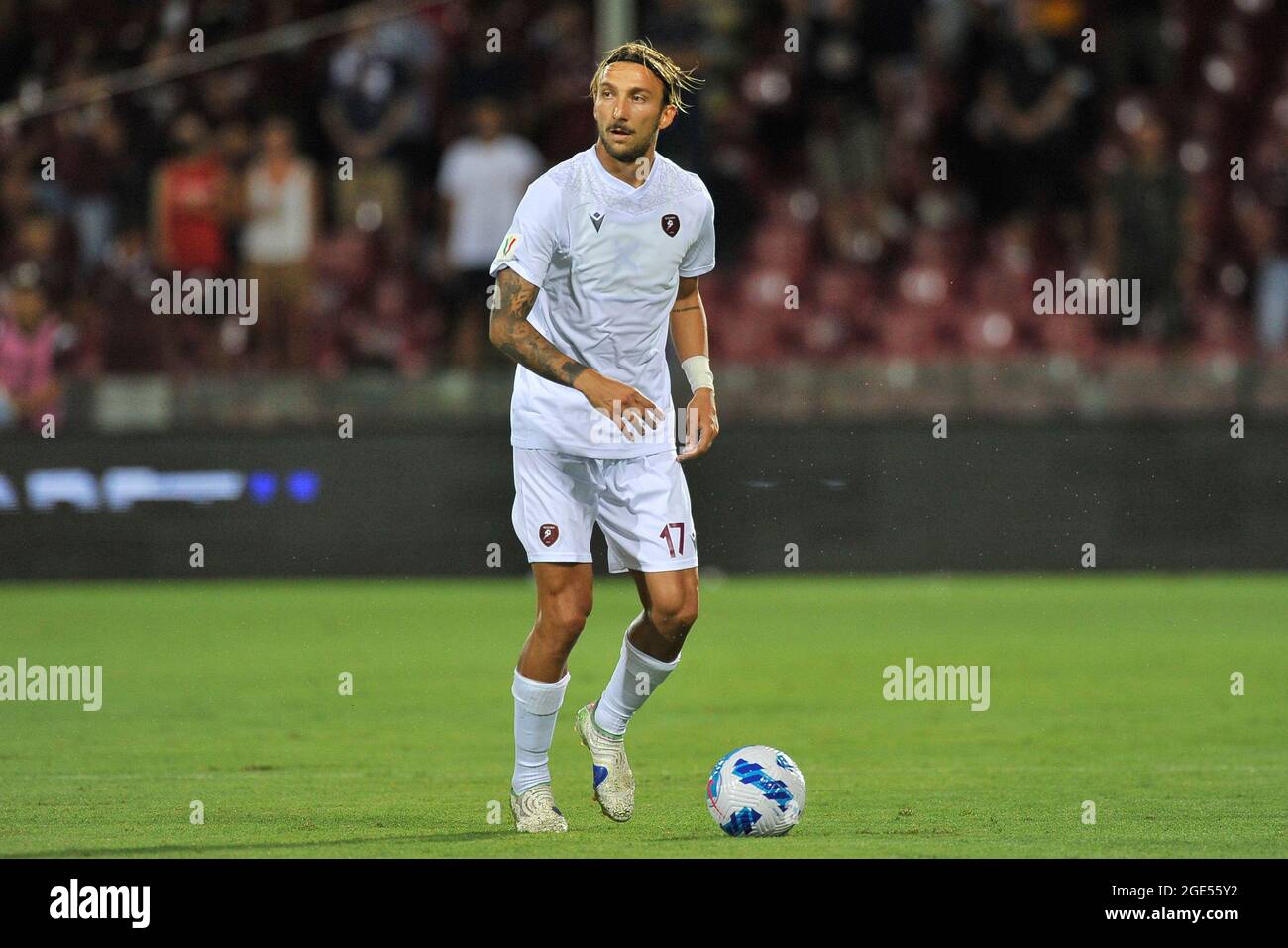 Salerno, Italia. 16 agosto 2021. Gianluca di Chiara giocatore di Reggina, durante la partita di Coppa Italia tra Salernitana e Reggina risultato finale 2-0, partita disputata allo stadio Arechi di Salerno. Salerno, 16 agosto 2021. (Foto di Vincenzo Izzo/Sipa USA) Credit: Sipa USA/Alamy Live News Foto Stock