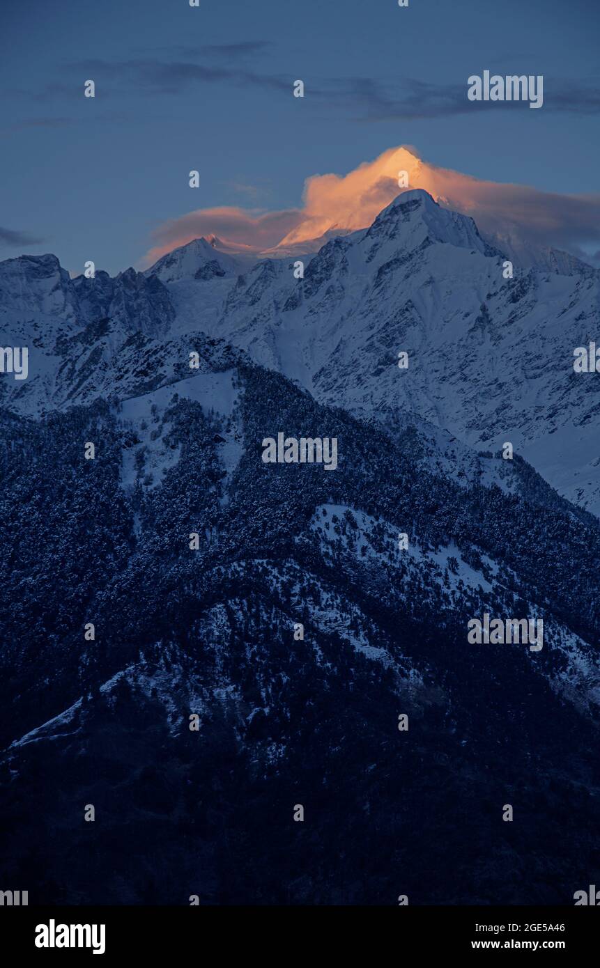 Ghiacciaio colorato, Sunrise Time, illuminazione sul ghiacciaio, Munsiyari, Uttarakhand, India Foto Stock