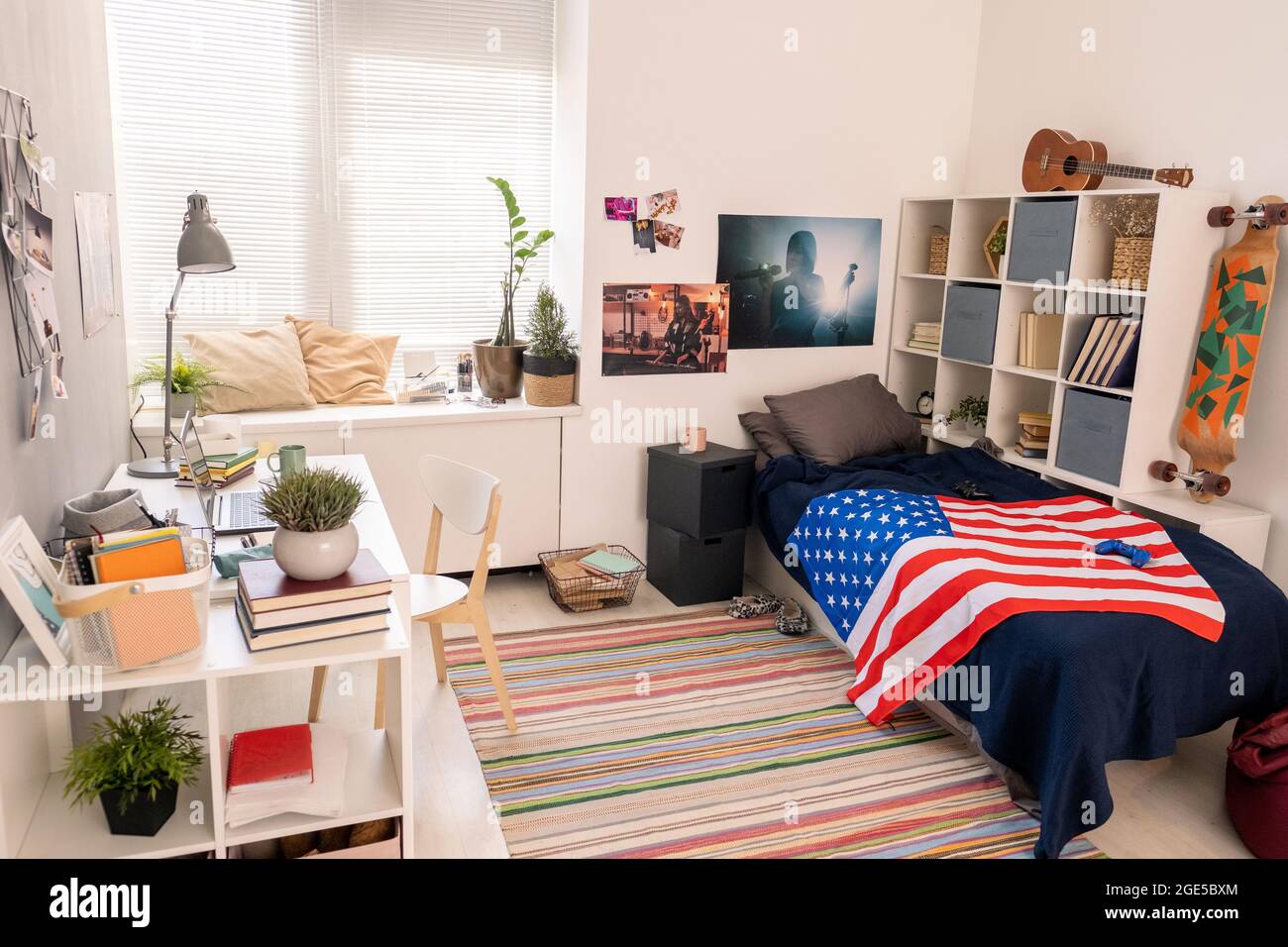 Camera interna di studente americano contemporaneo o direttore di home Office Foto Stock