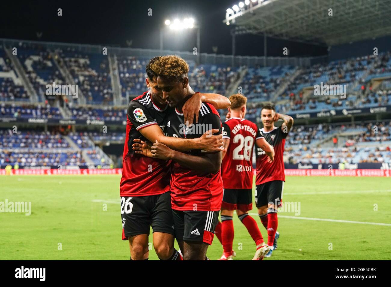 Malaga, Spagna. 16 agosto 2021. Victor Meseguer (L) e Hassem Hassan (R) festeggiano un gol durante la partita di calcio la Liga Smartbank 2021/2022 tra Malaga CF e CD Mirandes allo stadio la Rosaleda di Malaga. (Punteggio finale; Malaga CF 0:0 CD Mirandes) Credit: SOPA Images Limited/Alamy Live News Foto Stock