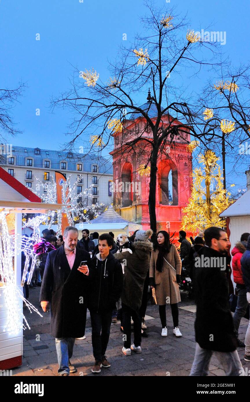 FRANCIA, PARIGI (75) 1 ° ARRONDISSEMENT, LES HALLES QUARTIERE AL TEMPO DI NATALE, MERCATINO DI NATALE DELLA FONTAINE DES INNOCENTS Foto Stock