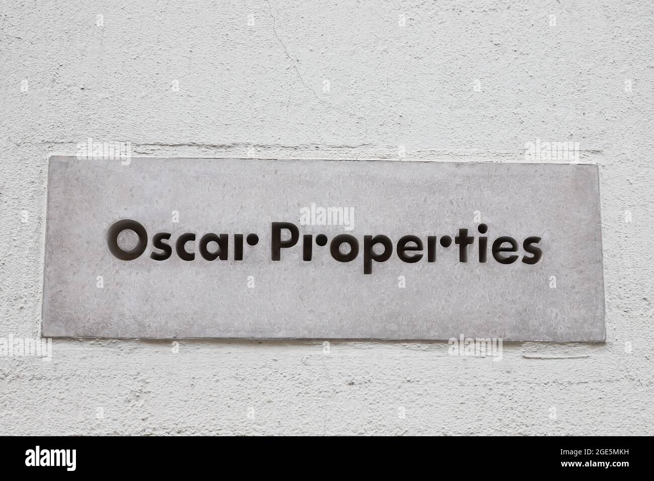 Stoccolma, Svezia - 16 agosto 2021: La segnaletica per Oscar Properties è un proprietario svedese di poerty. Foto Stock