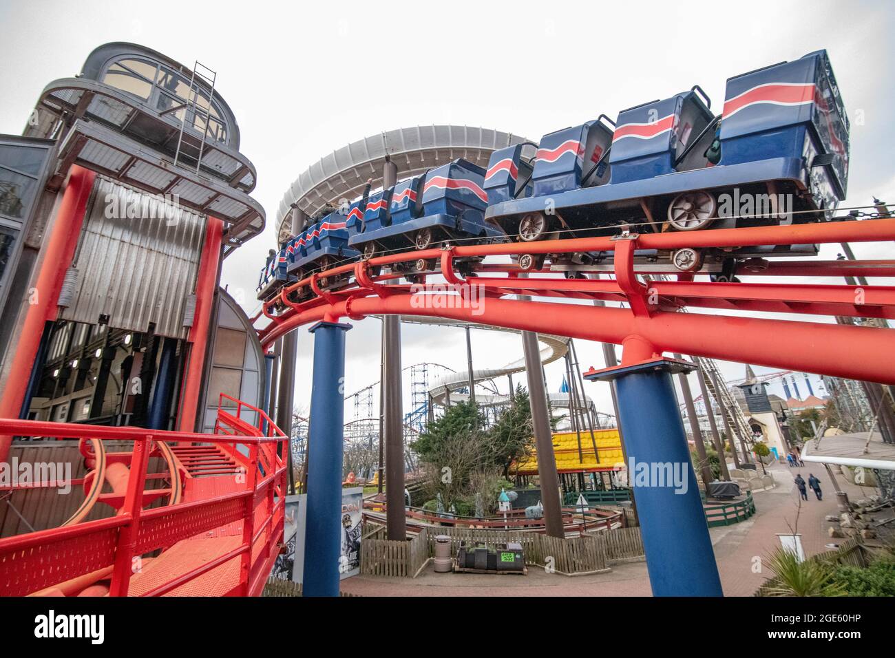 Blackpool Pleasure Beach Pepsi Max Big One, Icon Construction , Revolution , Ripley e Pasaje del Terror Foto Stock