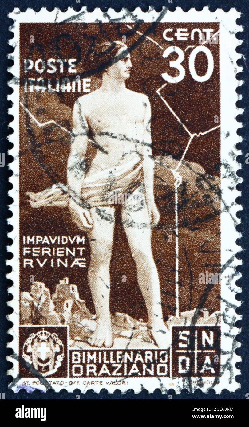 ITALIA - CIRCA 1936: Un francobollo stampato in Italia mostra Ajax sfidare la luce, 2000° anniversario della nascita del Quinto Horatius Flacus (Orazio) Foto Stock