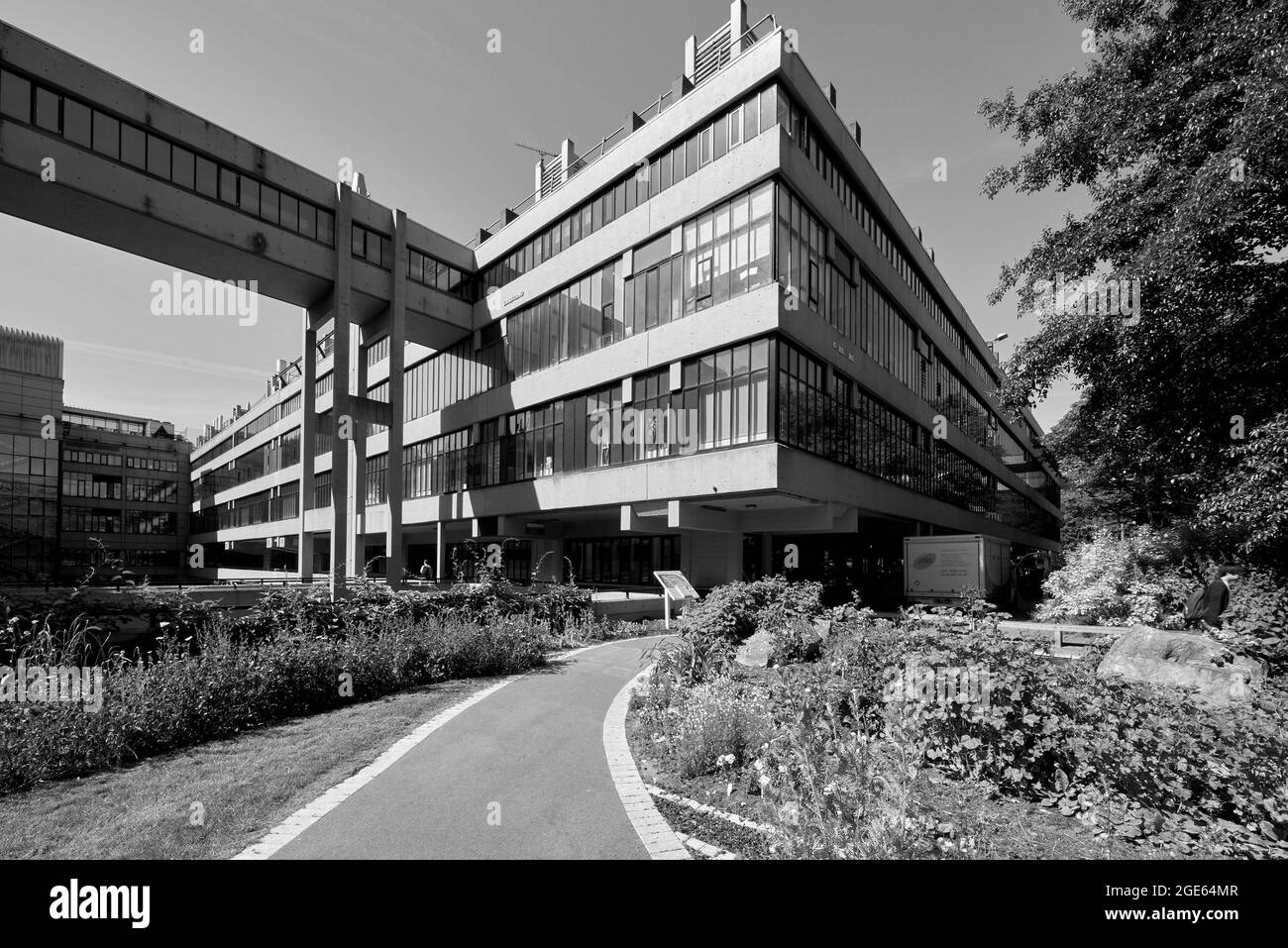Architettura brutalista edifici in cemento al campus della Leeds University, West Yorkshire, Inghilterra settentrionale, Regno Unito Foto Stock