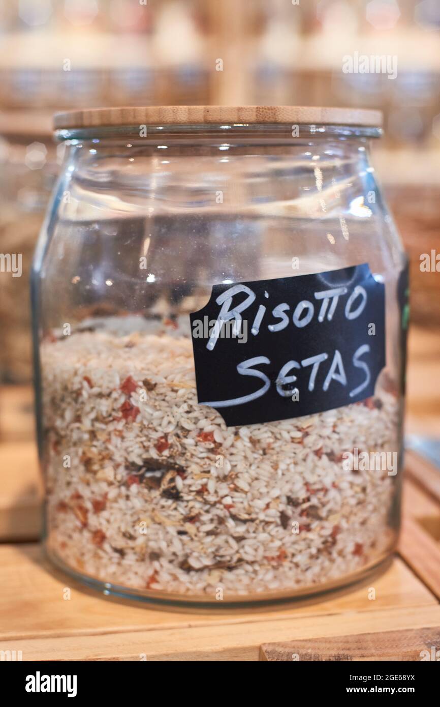 Frecce risotto farro intero alla rinfusa da vendere in ECO store Foto Stock
