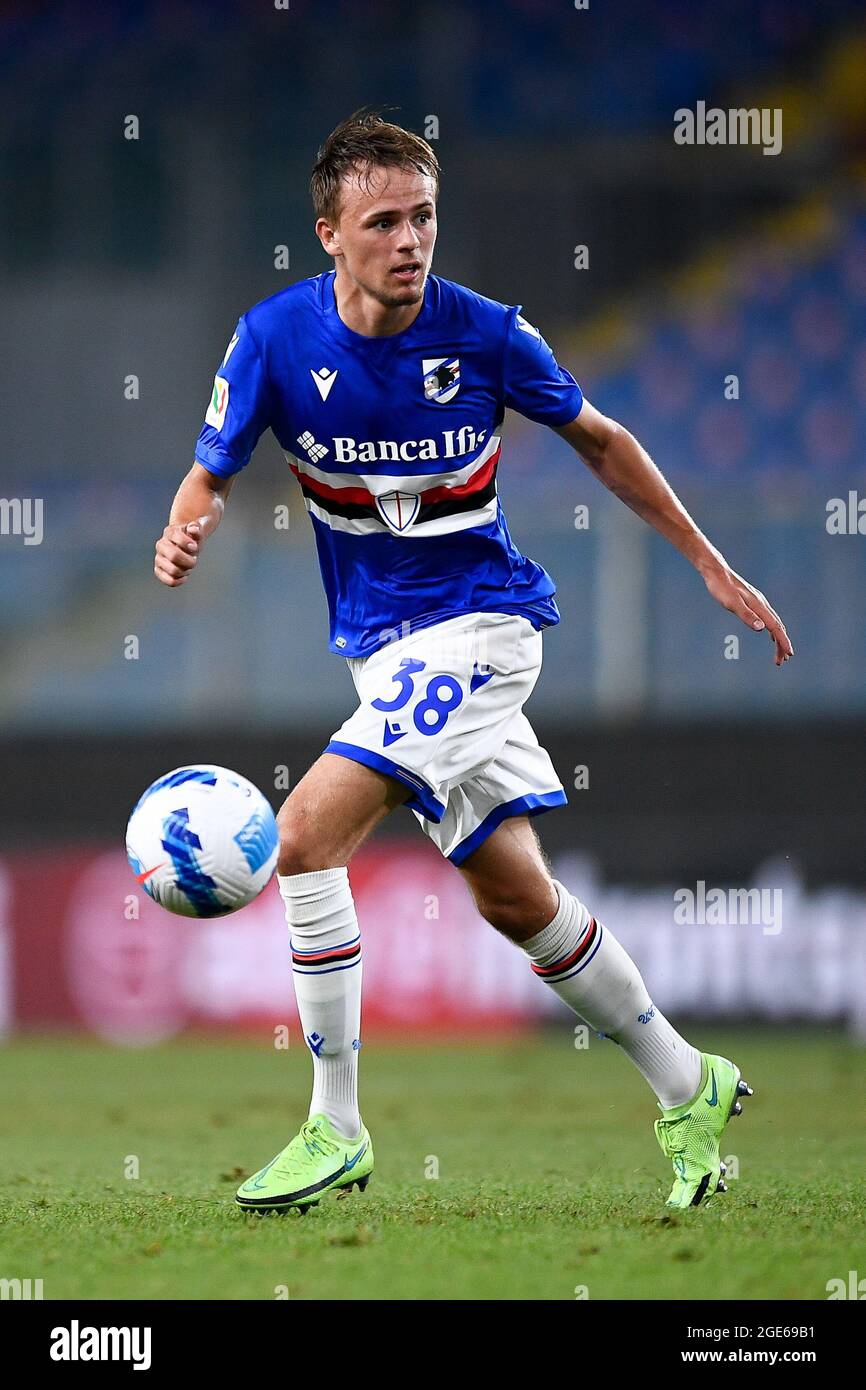 Genova, Italia. 16 agosto 2021. Mikkel Damsgaard di UC Sampdoria in azione durante la partita di calcio Coppa Italia tra UC Sampdoria e US Alessandria. UC Sampdoria ha vinto 3-2 su US Alessandria. Credit: Nicolò campo/Alamy Live News Foto Stock