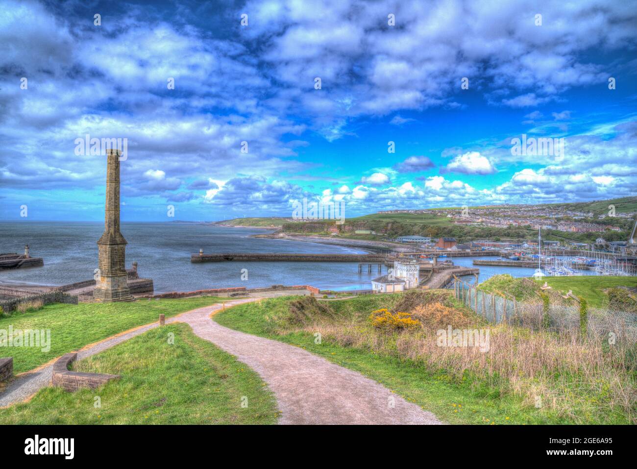 Whitehaven Cumbria vicino al Lake District uk colorato hdr con torre Foto Stock