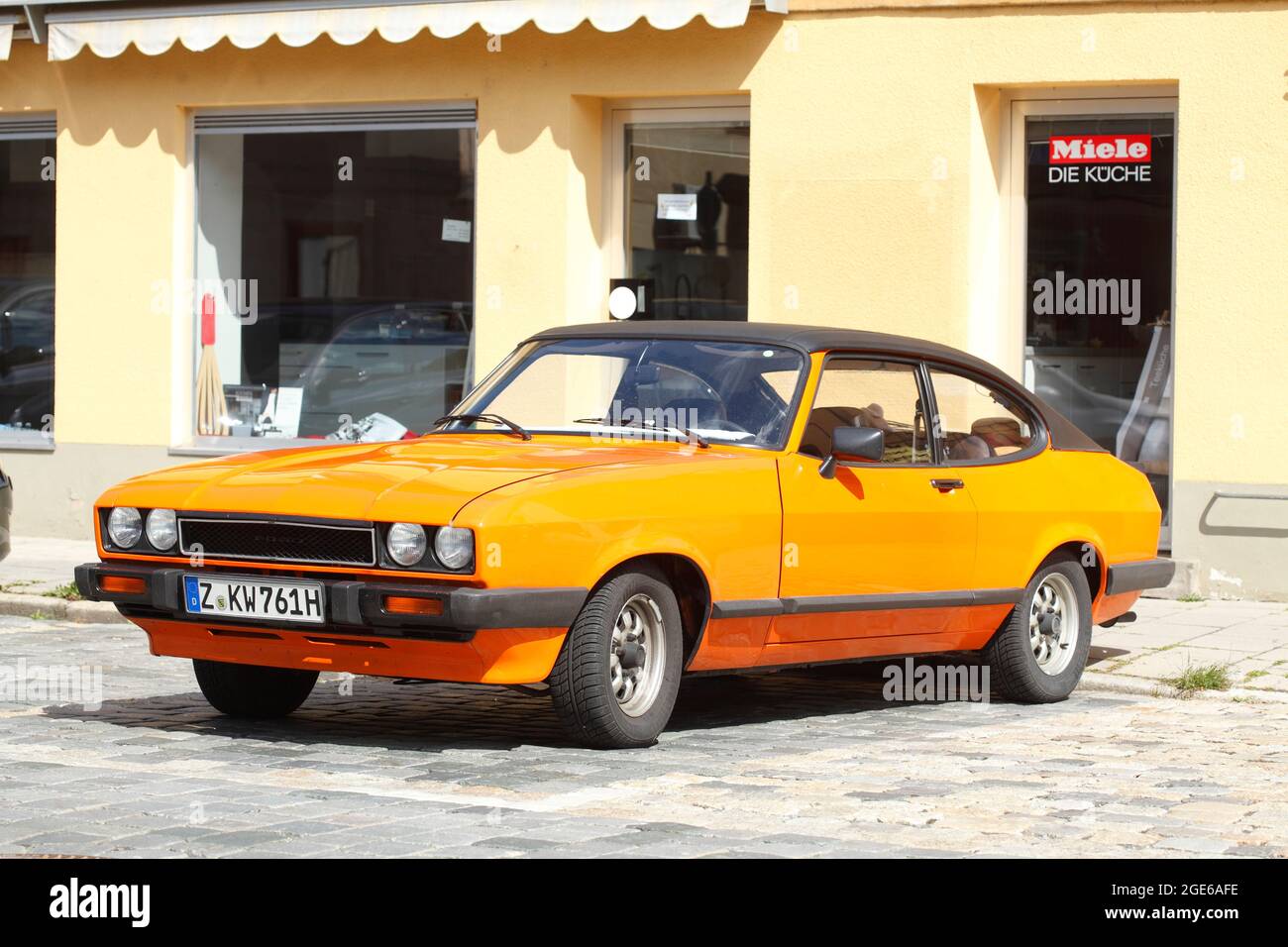 Orange Ford Capri auto classica, Germania, Europa Foto stock - Alamy