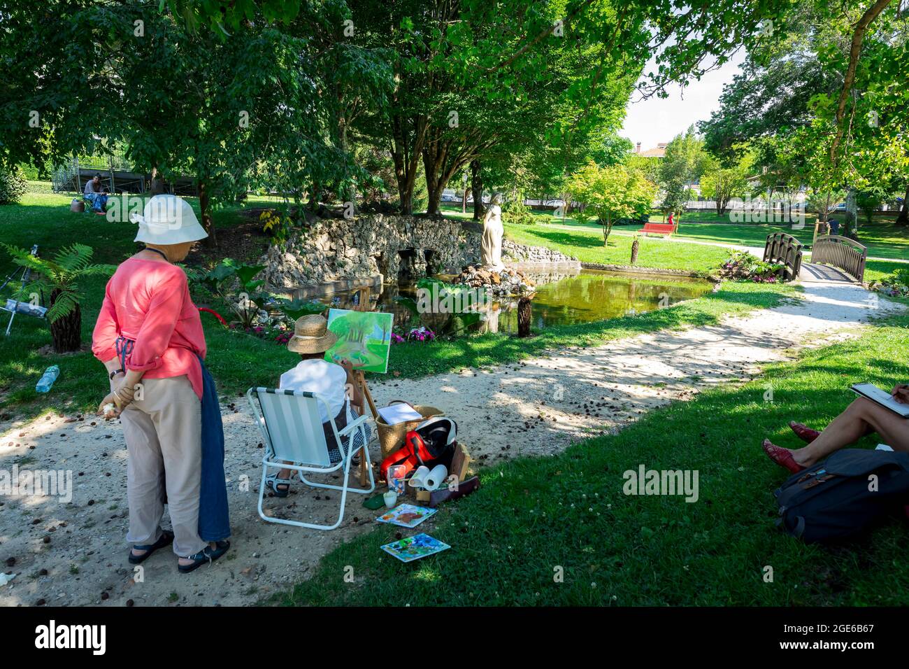 Arcachon (Francia sud-occidentale): parc Mauresque, Parco moresco. Due persone anziane dipingendo in un parco Foto Stock