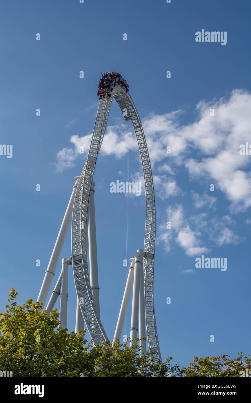 Stealth ha lanciato Rollercoaster più veloce nel regno unito, alto 205  metri, al Thorpe Park Theme Park Londra Inghilterra Foto stock - Alamy