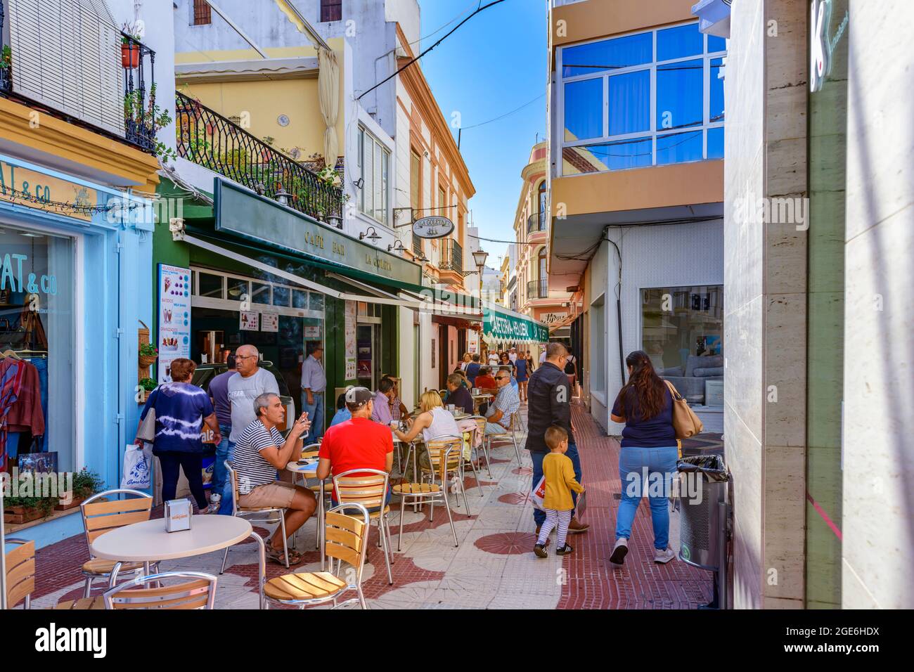 Ayamonte Pavement caffè ristorante tra i negozi Ayamonte Huelva Spagna Foto Stock
