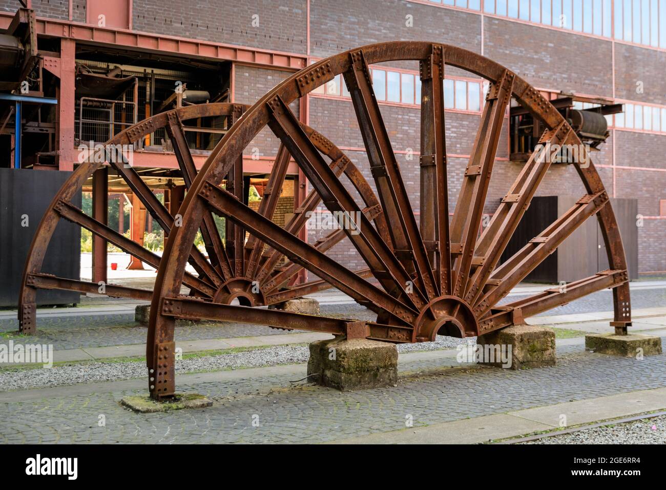 Ruote di avvolgimento, Zeche Zollverein miniera di carbone complesso industriale, patrimonio mondiale dell'UNESCO, Ruhr Area, Essen, Germania Foto Stock