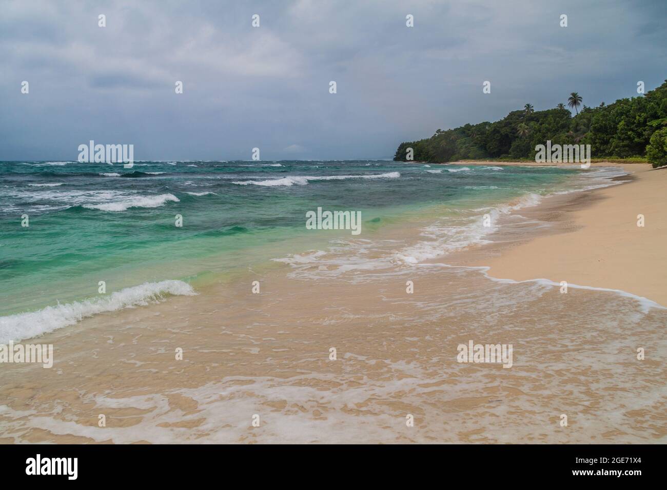 Spiaggia dell'isola di Isla Zapatilla, parte dell'arcipelago di Bocas del Toro, Panama Foto Stock