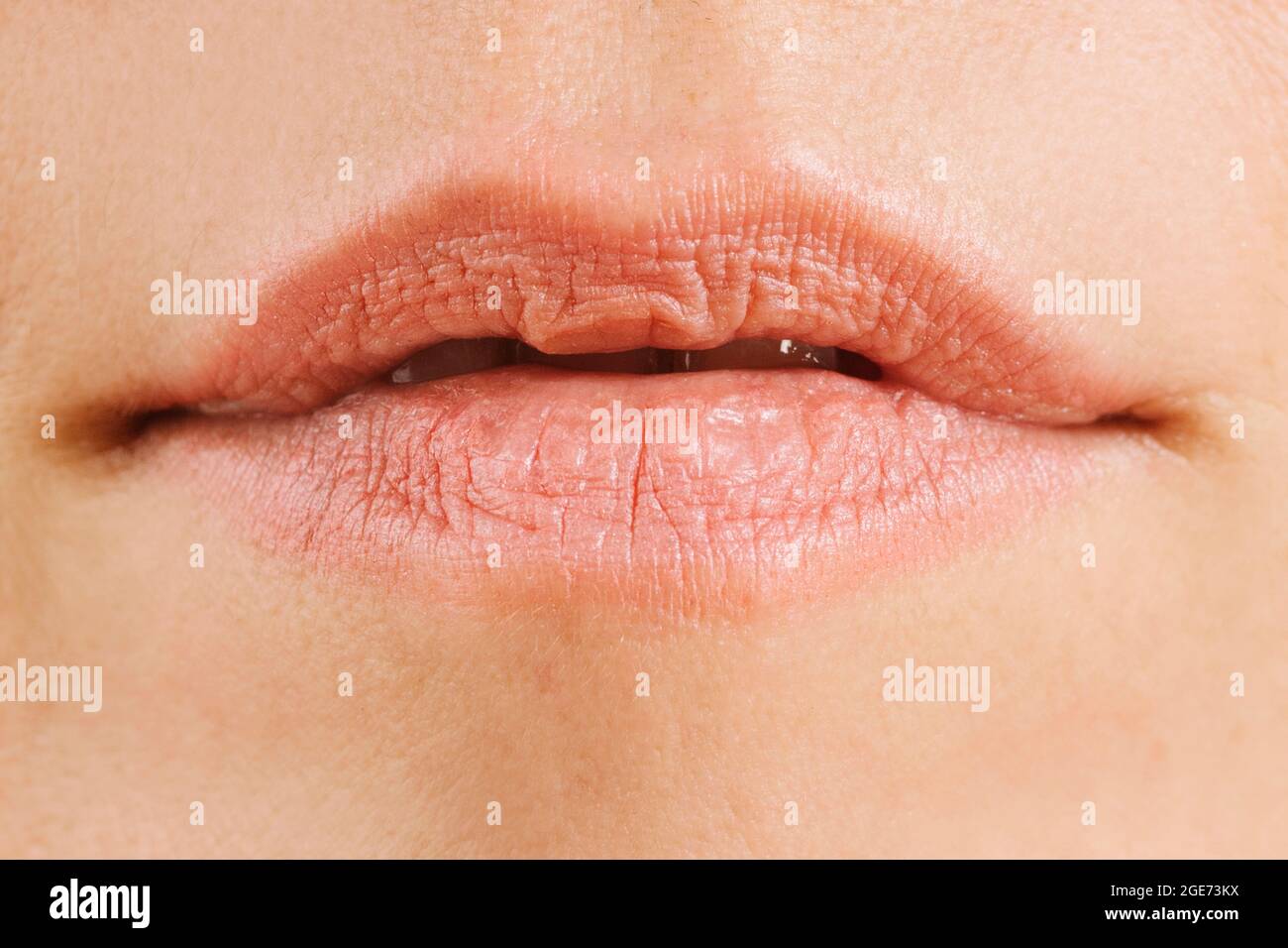 dettaglio delle labbra naturali di una donna senza trucco Foto Stock