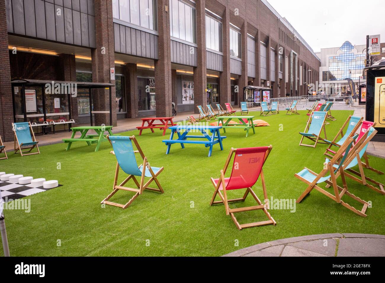 Newcastle Inghilterra: 14 agosto 2021: 'NE1 Summer in the City' Newcastle centro città Blackett Street all'aperto giochi e aree riunioni Foto Stock