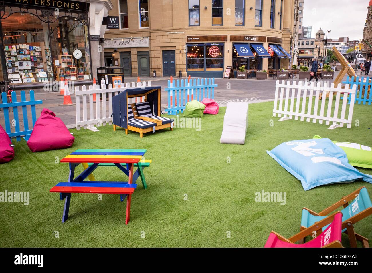 Newcastle Inghilterra: 14 agosto 2021: 'NE1 Summer in the City' Newcastle centro città Blackett Street all'aperto giochi e aree riunioni Foto Stock