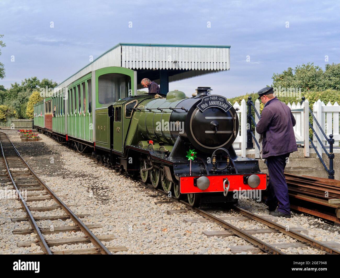 La North Bay Railway è un Northstead Manor Gardens, Scarborough è una ferrovia a scartamento di 20 pollici, e una delle più antiche ferrovie marittime del mondo. Foto Stock