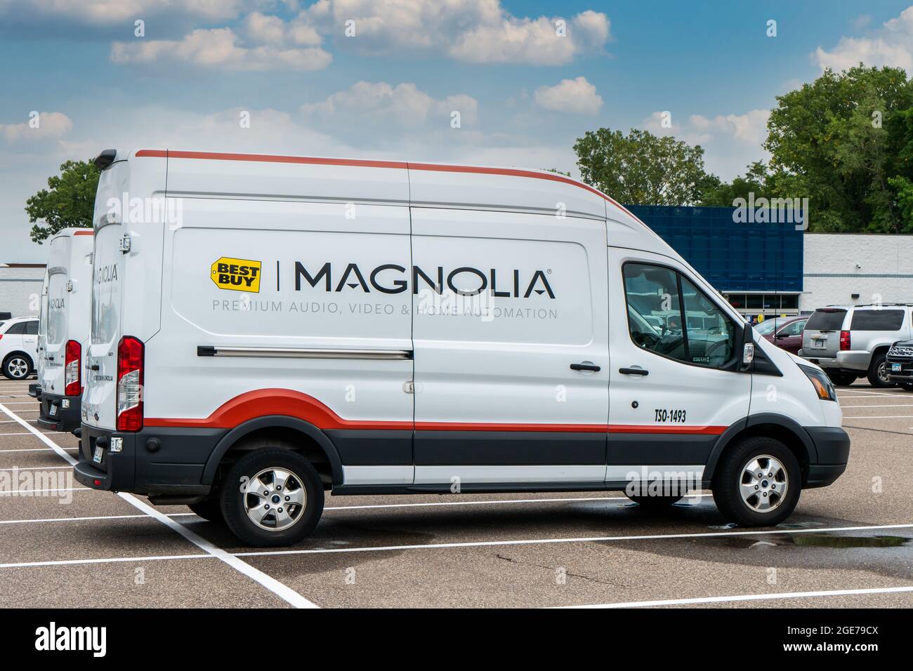 MINNEAPOLIS, MN, Stati Uniti d'America - 8 AGOSTO 2021: Best Buy Magnolia audio video installation an and trademark logo. Foto Stock