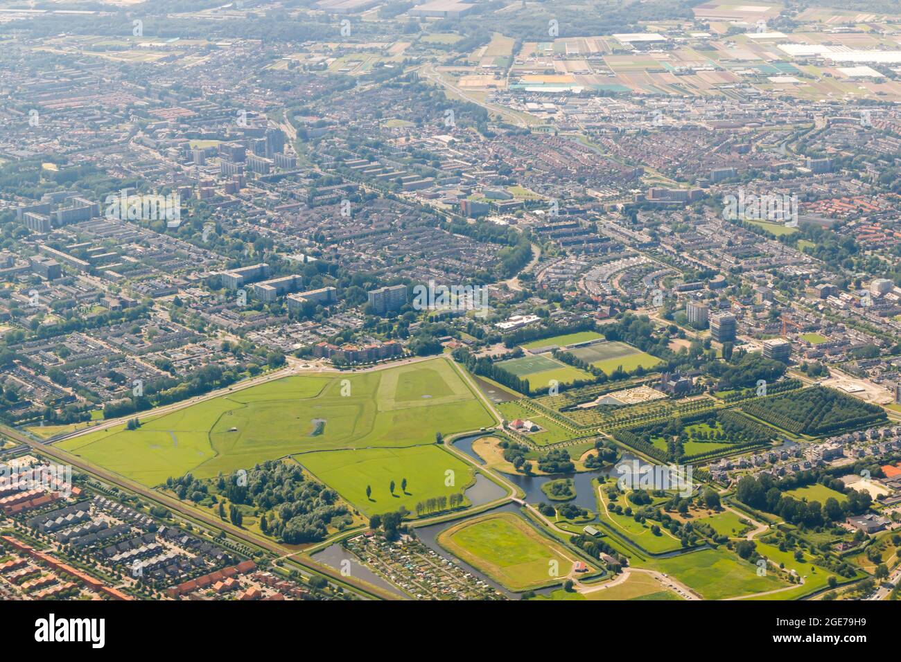 Vista aerea dall'aereo all'Olanda. Volo da Helsinki ad Amsterdam. Foto Stock