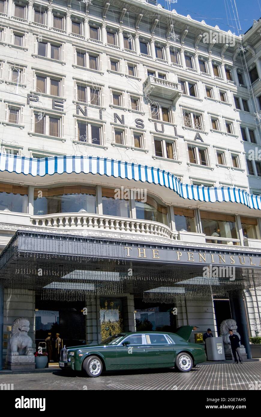 L'Hotel Peninsula ingresso, Salisbury Road, Tsim Sha Tsui, la Penisola di Kowloon, Hong Kong, Repubblica Popolare di Cina Foto Stock