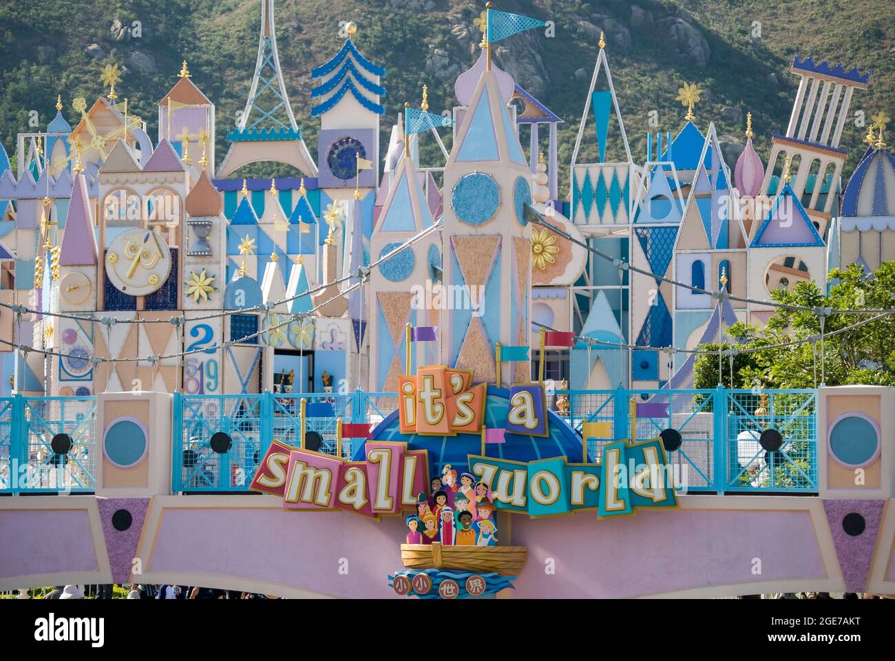 'E' un piccolo mondo', Fantasyland, Hong Kong Disneyland Resort, Isola di Lantau, Hong Kong, Repubblica popolare Cinese Foto Stock