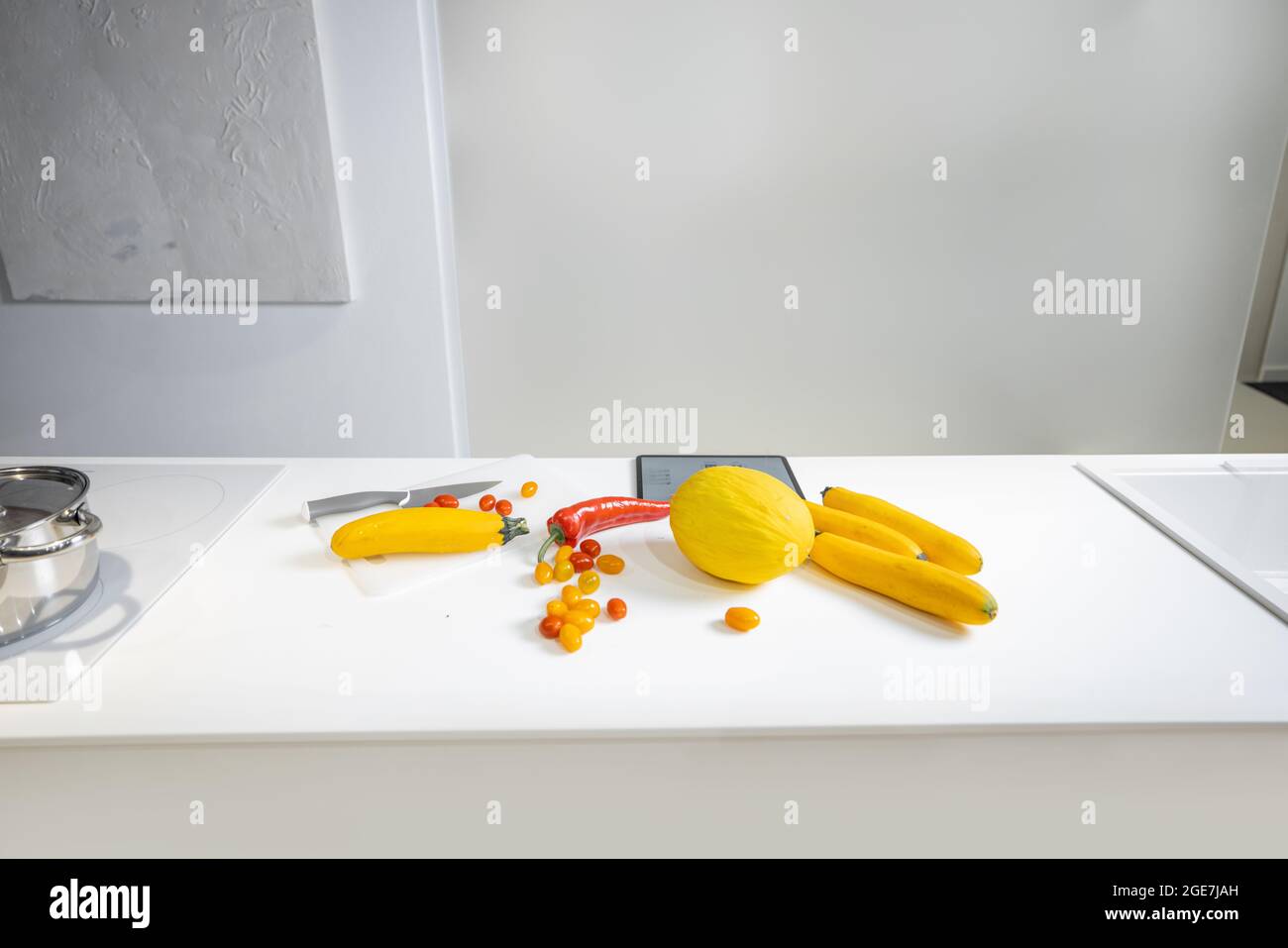 Ingredienti alimentari sul tavolo da cucina Foto Stock