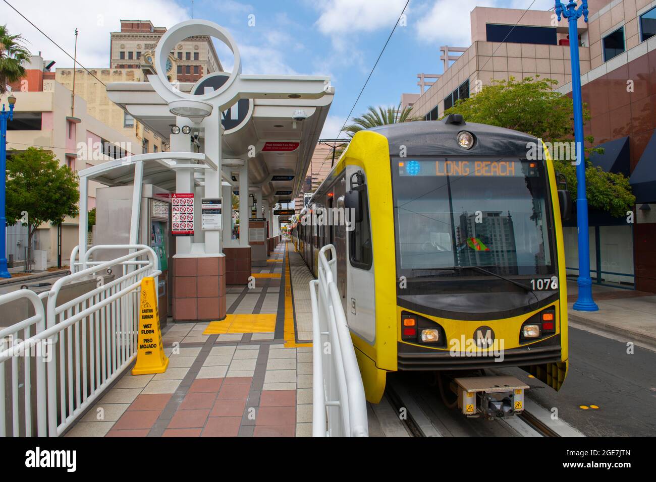 Los Angeles Metro Blue Line presso la stazione Downtown Long Beach a City of Long Beach, Los Angeles County, California CA, USA. Foto Stock