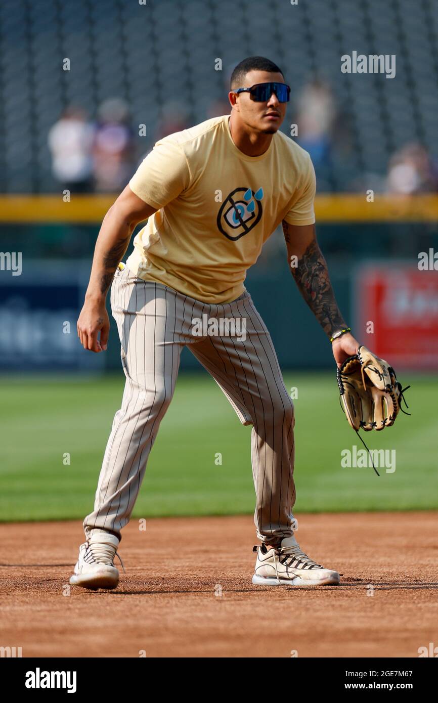 San Diego Padres terzo Basemen Manny Machado (13) prende le palle di terra prima di una partita di stagione regolare MLB contro le Montagne Rocciose del Colorado, Lunedi, 16 agosto Foto Stock