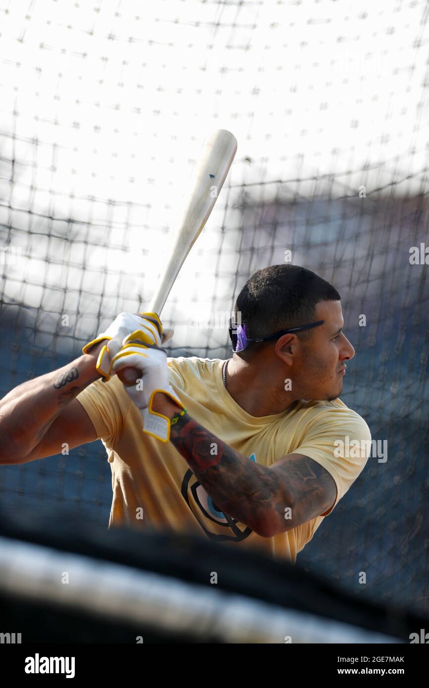 San Diego Padres terzo Basemen Manny Machado (13) prende pratica di batting prima di una partita di stagione regolare MLB contro le Montagne Rocciose del Colorado, Lunedi, Augus Foto Stock