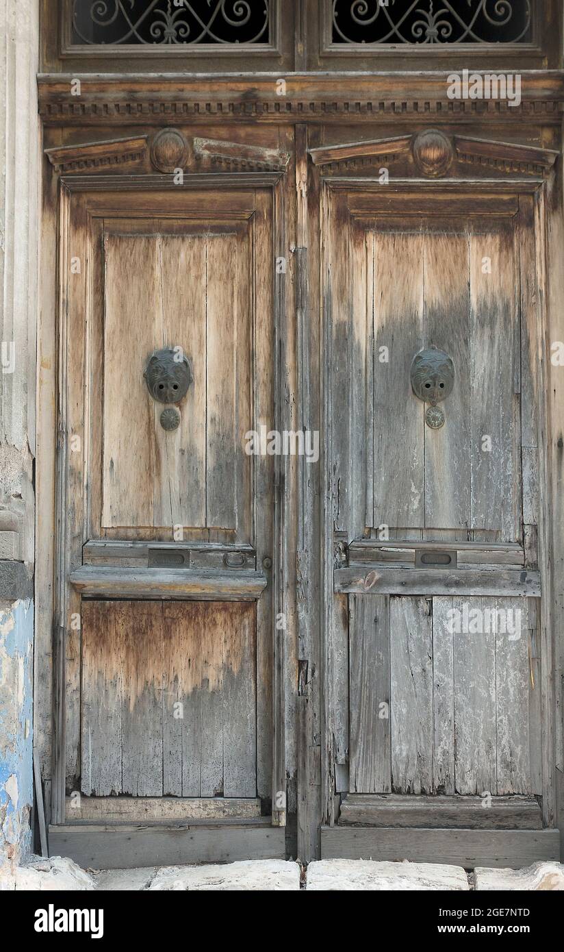 Vecchio rustico porta in legno Foto Stock