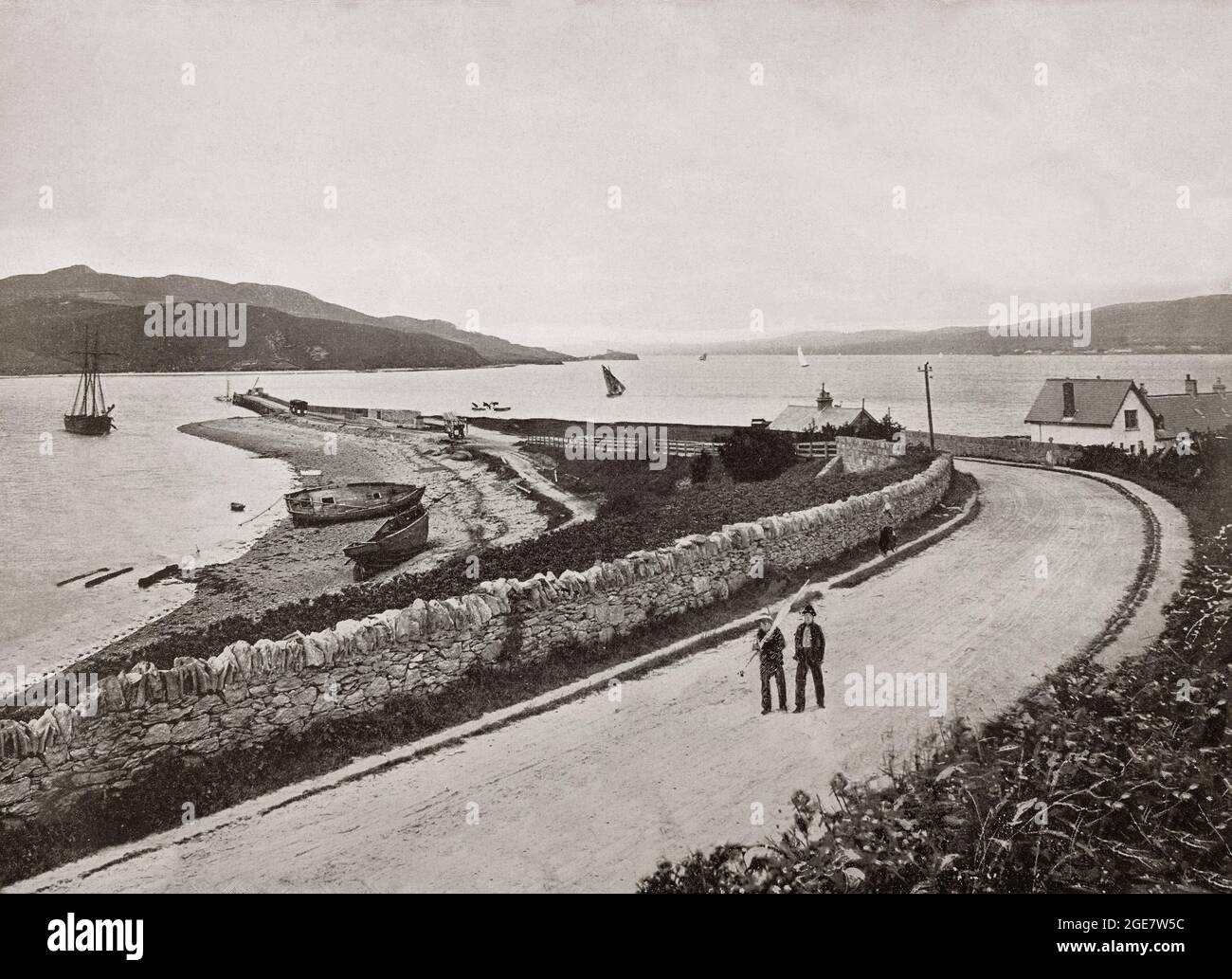 Una vista fine del 19 ° secolo del molo a Fahan sul bordo di Lough Swilly, Inishowen nel nord della contea di Donegal, Irlanda. Foto Stock