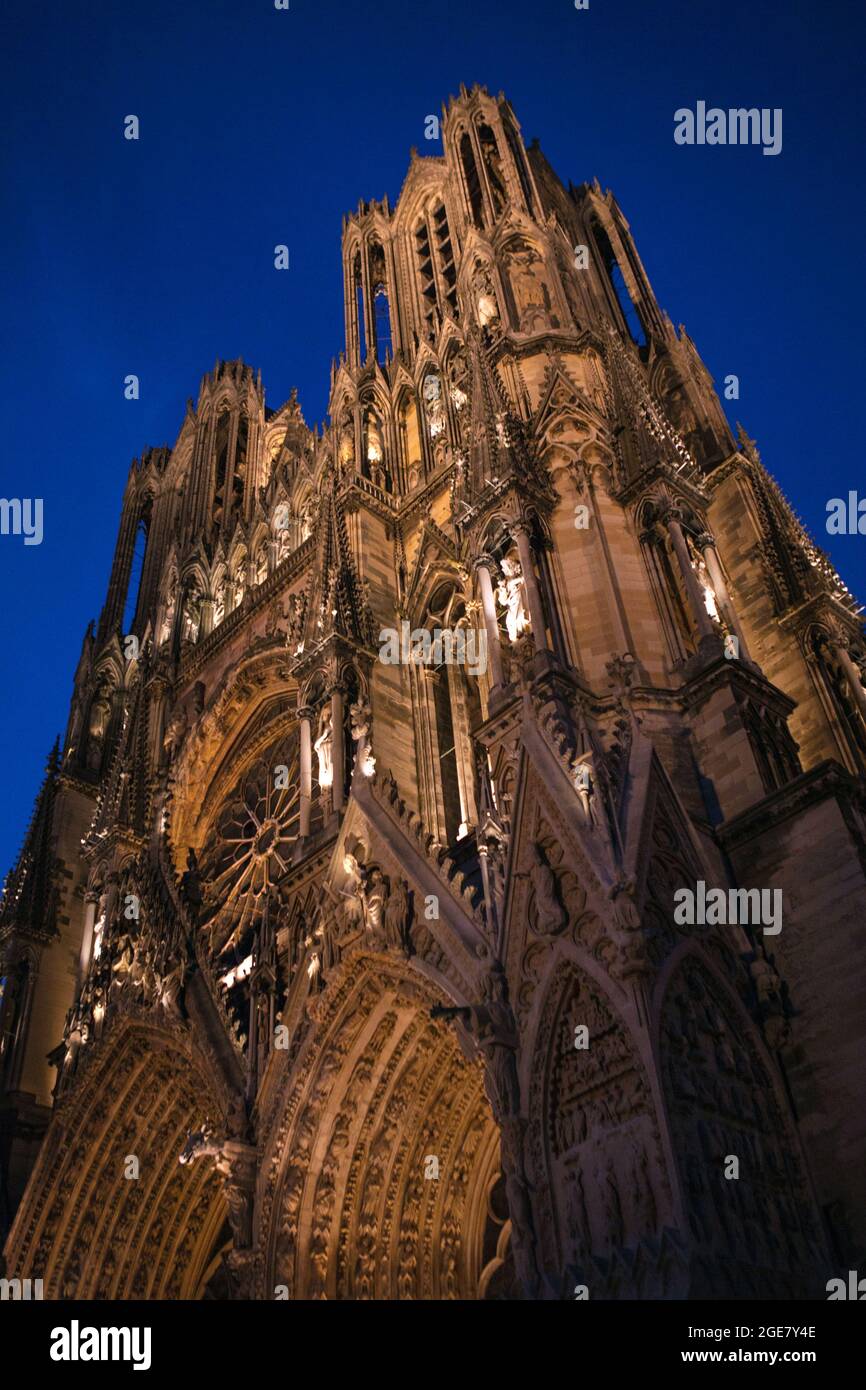 Notre-Dame de Reims (“nostra Signora di Reims), una cattedrale cattolica romana a Reims, Francia. Foto Stock