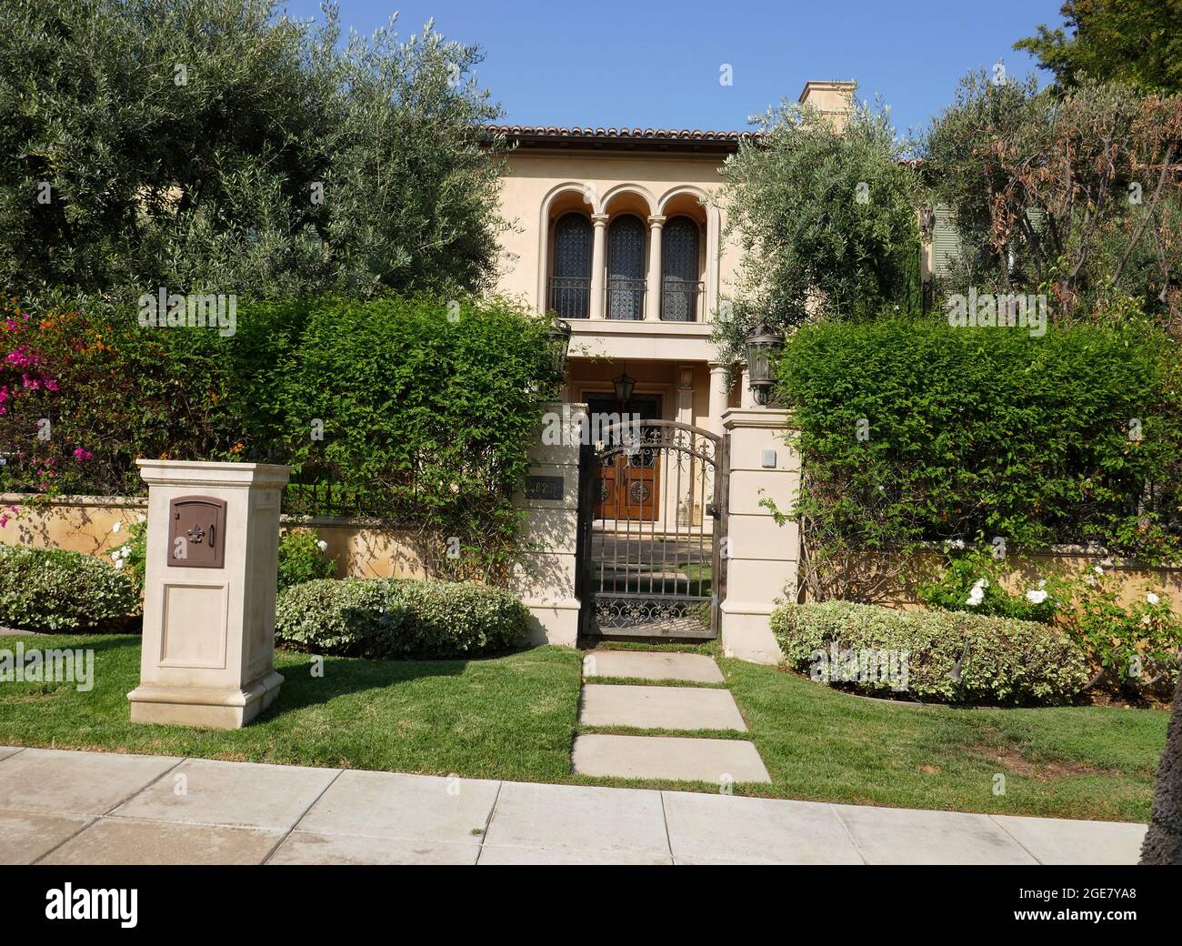 Beverly Hills, California, USA 13 Agosto 2021 UNA visione generale dell'atmosfera dell'attore Macdonald Careys ex casa/casa a 620 N. Canon Drive il 13 Agosto 2021 a Beverly Hills, California, USA. Foto di Barry King/Alamy Stock foto Foto Stock