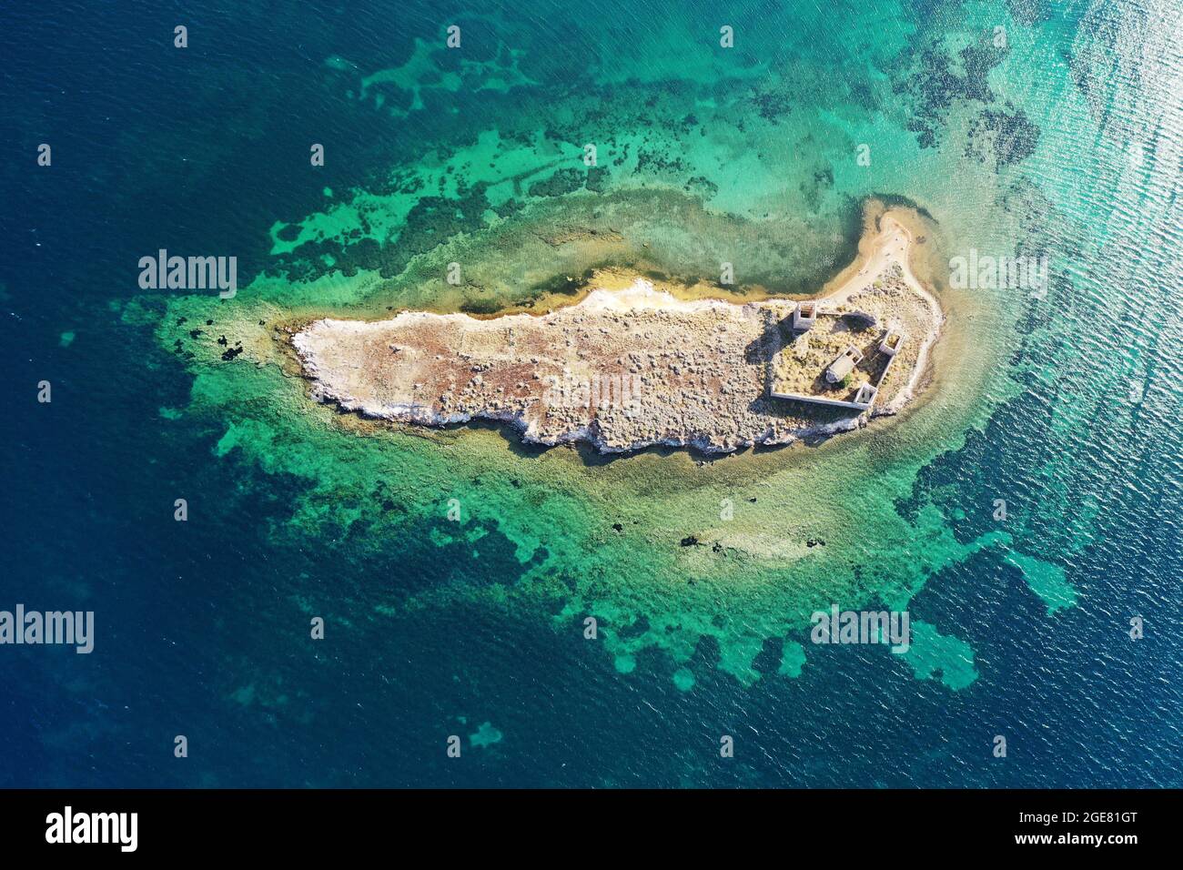 veduta aerea dell'isola della chiesa di aya yorgi ad ayvalik, turchia Foto Stock