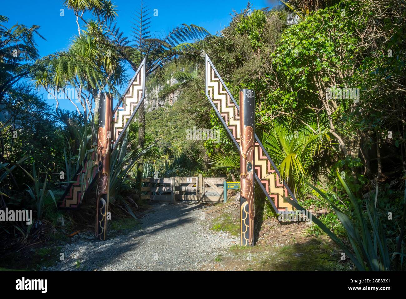 Ingresso al Paparoa Track (una delle grandi passeggiate della Nuova Zelanda) a Punakaiki, Parco Nazionale di Paparoa, Costa Occidentale, Isola del Sud, Nuova Zelanda Foto Stock